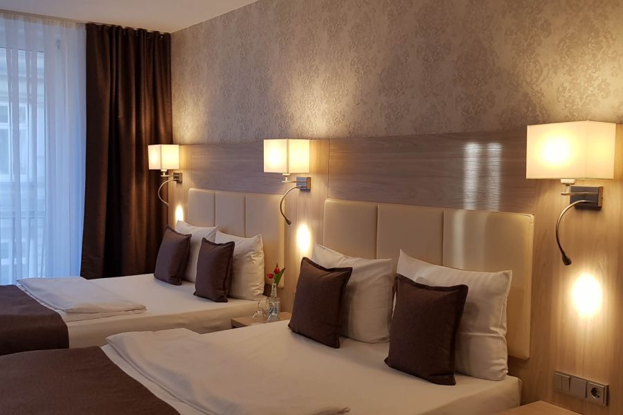 großzügige Vierbettzimmer bietet Platz für die ganze Familie