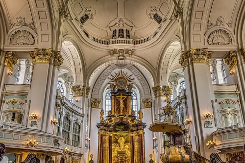 Die St. Michaelis Kirche - Ein Hamburger Wahrzeichen im himmlischen Glanz